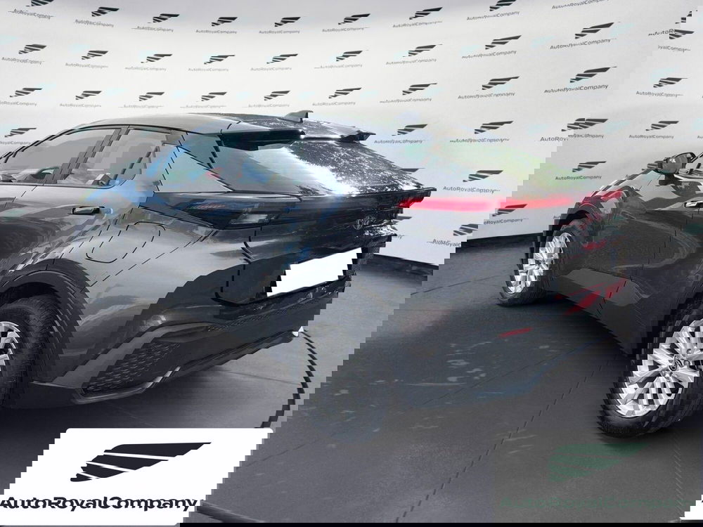 Toyota Toyota C-HR nuova a Roma (3)