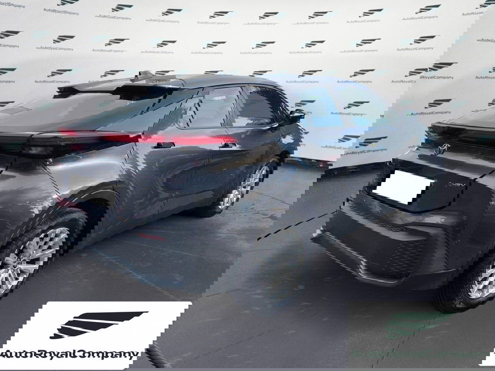 Toyota Toyota C-HR nuova a Roma (5)