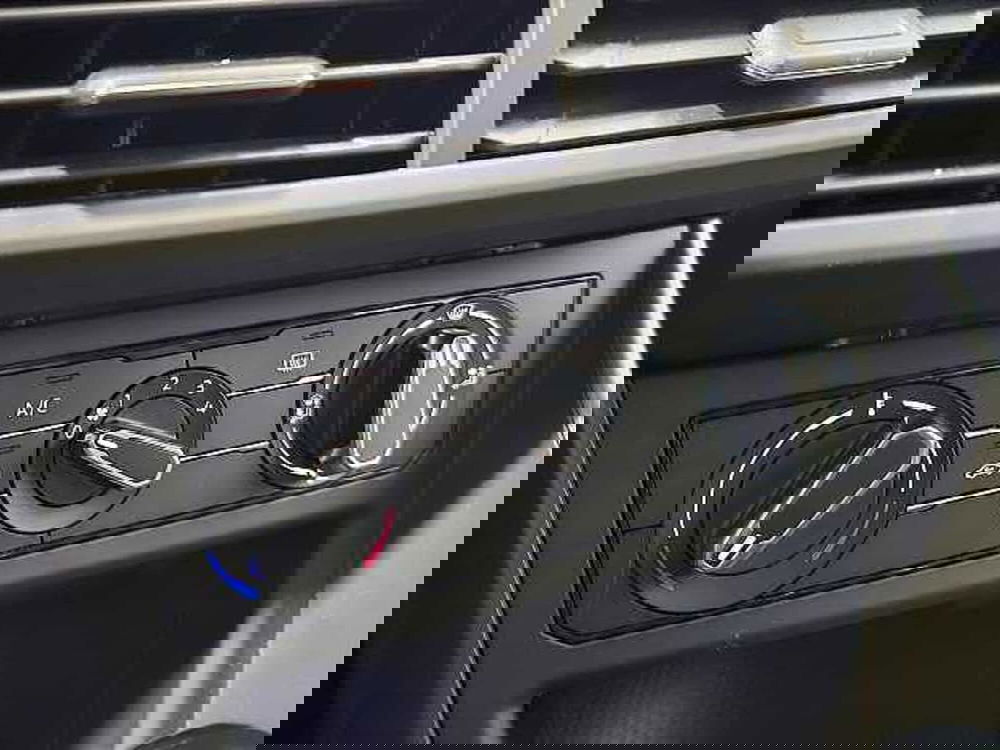 Volkswagen Taigo usata a Lecco (16)