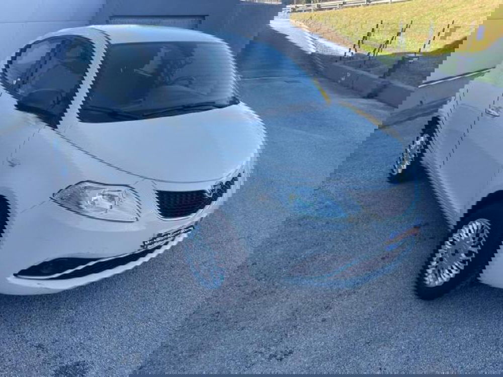 Lancia Ypsilon usata a Ancona