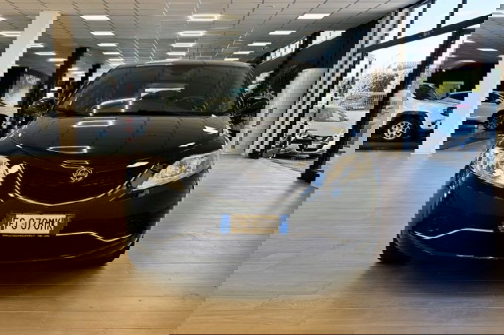 Lancia Ypsilon usata a Latina (2)