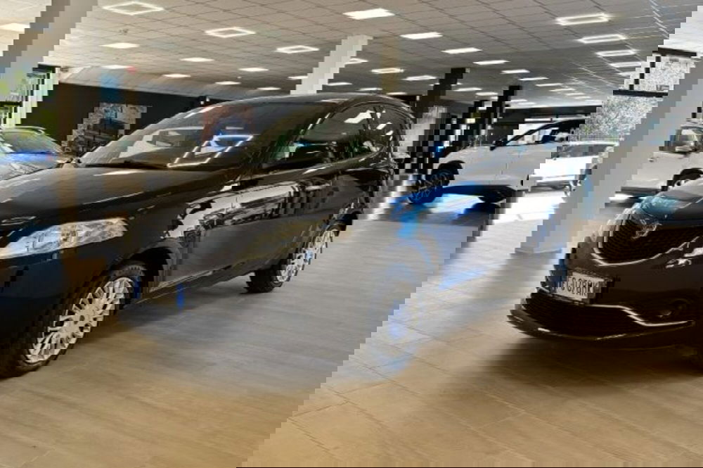 Lancia Ypsilon usata a Latina (3)