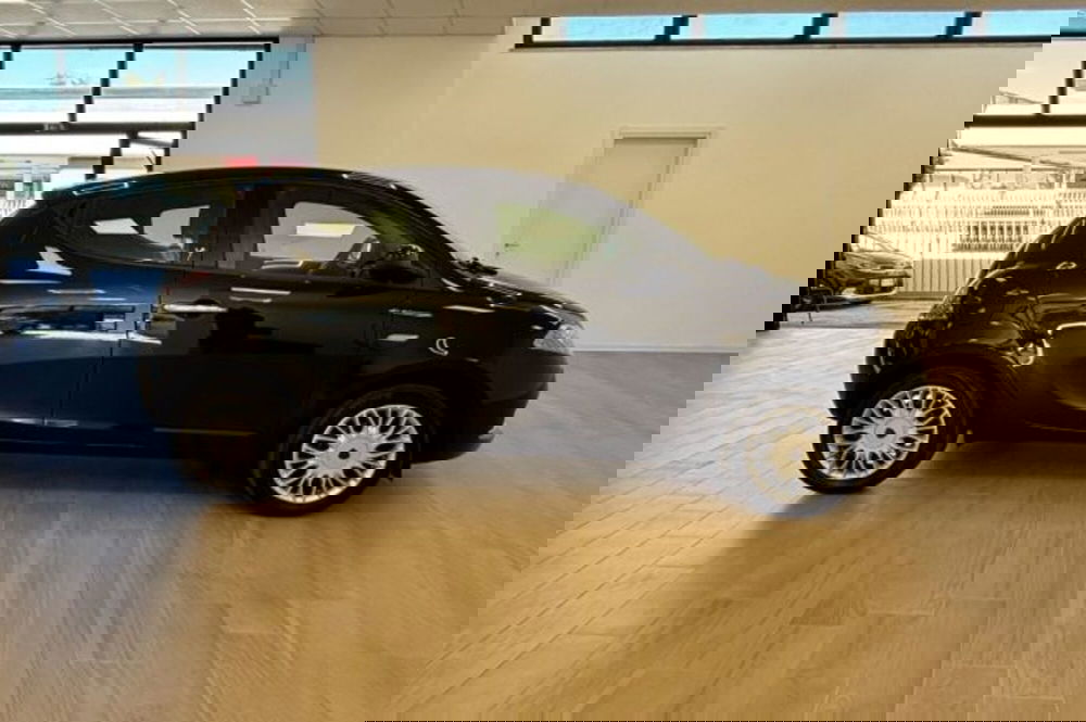 Lancia Ypsilon usata a Latina (4)