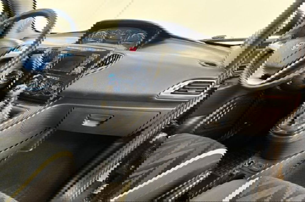 Lancia Ypsilon usata a Latina (9)