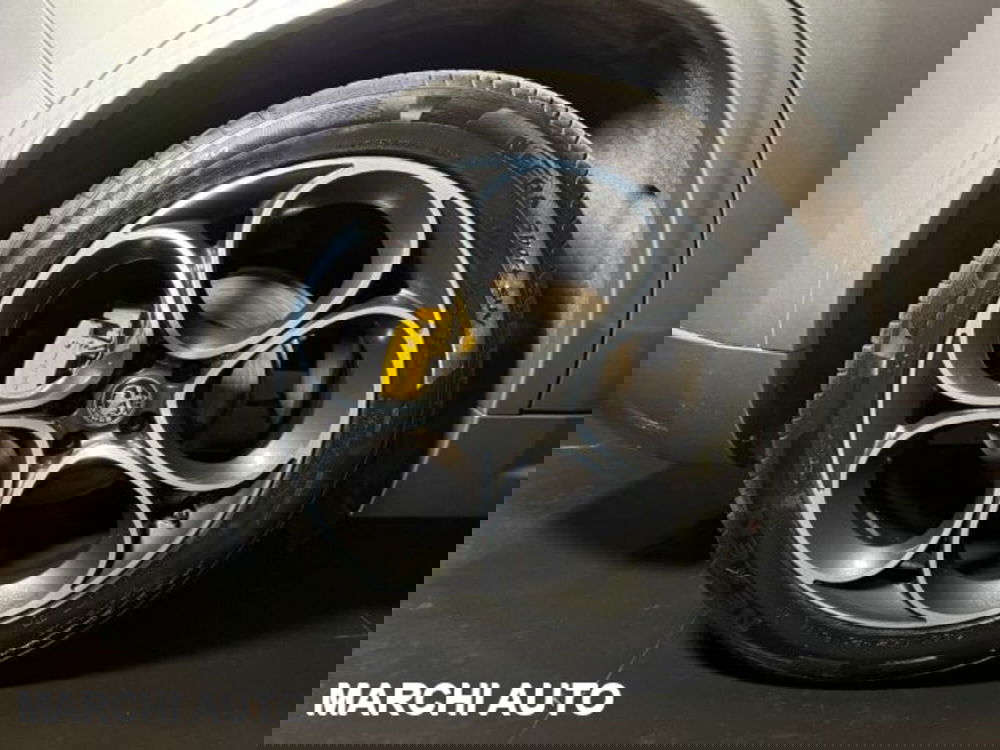 Alfa Romeo Stelvio usata a Perugia (9)