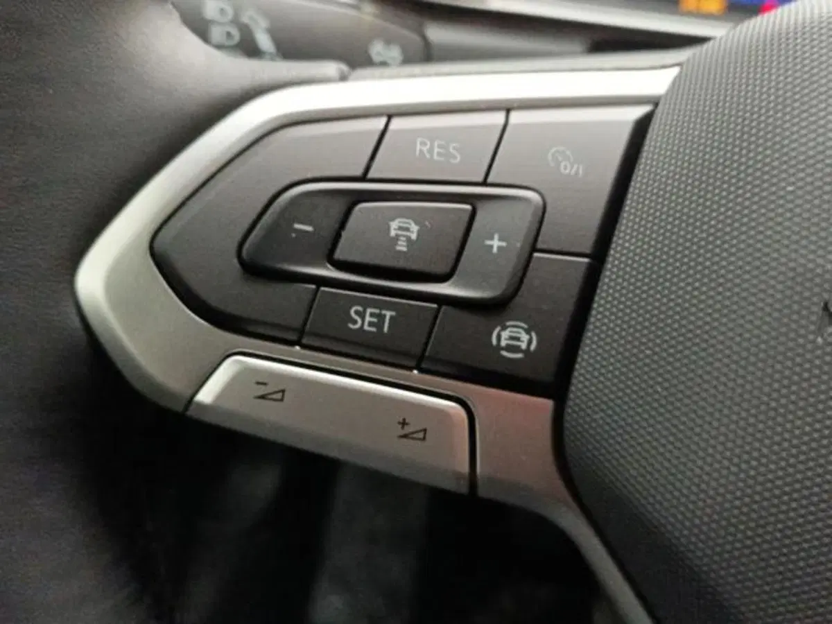 Volkswagen T-Roc Cabrio nuova a Milano (11)