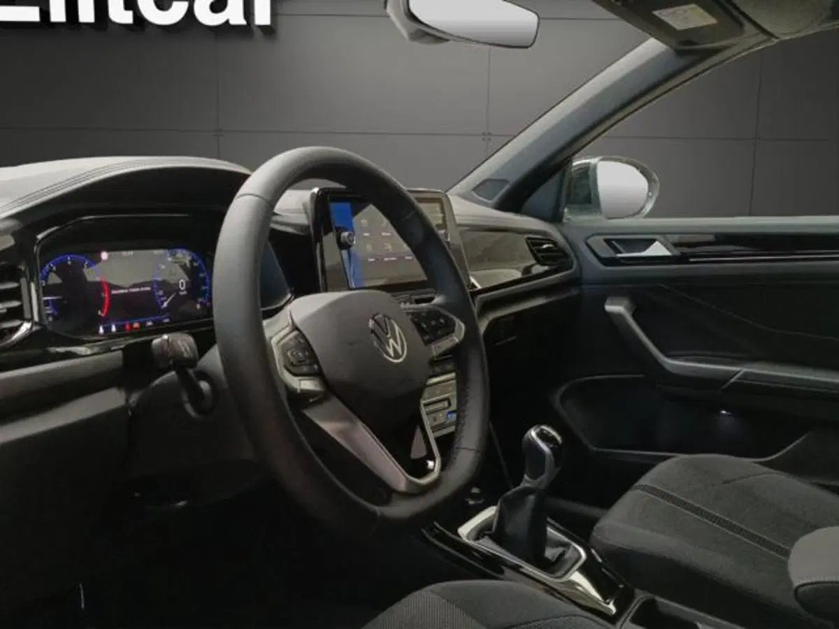 Volkswagen T-Roc Cabrio nuova a Milano (12)