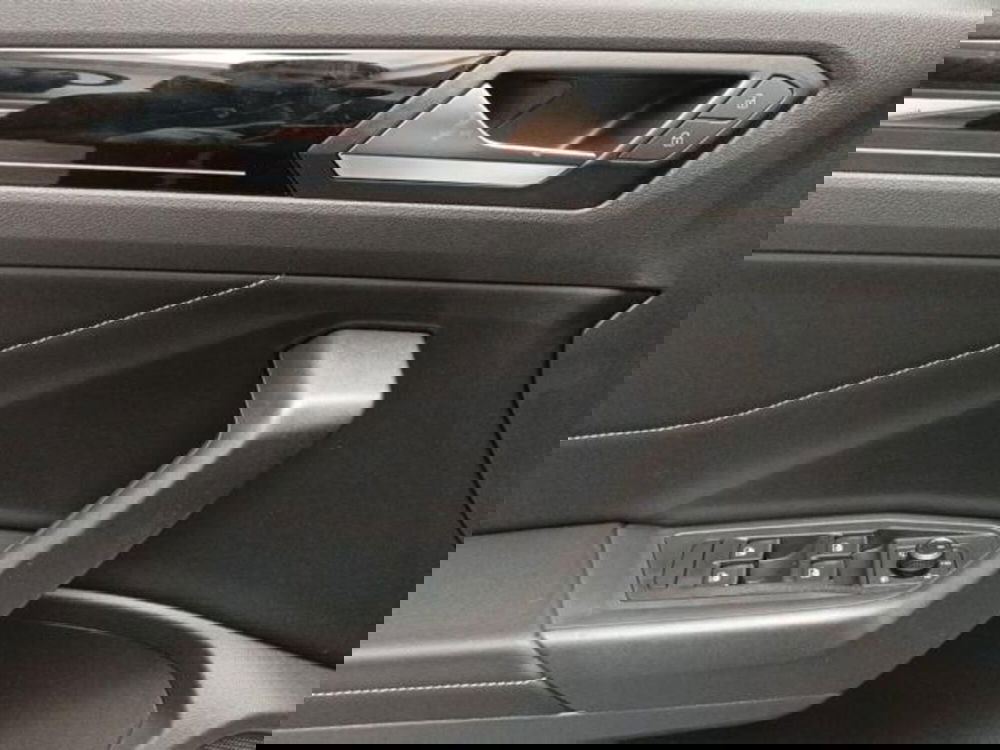 Volkswagen T-Roc Cabrio nuova a Milano (14)