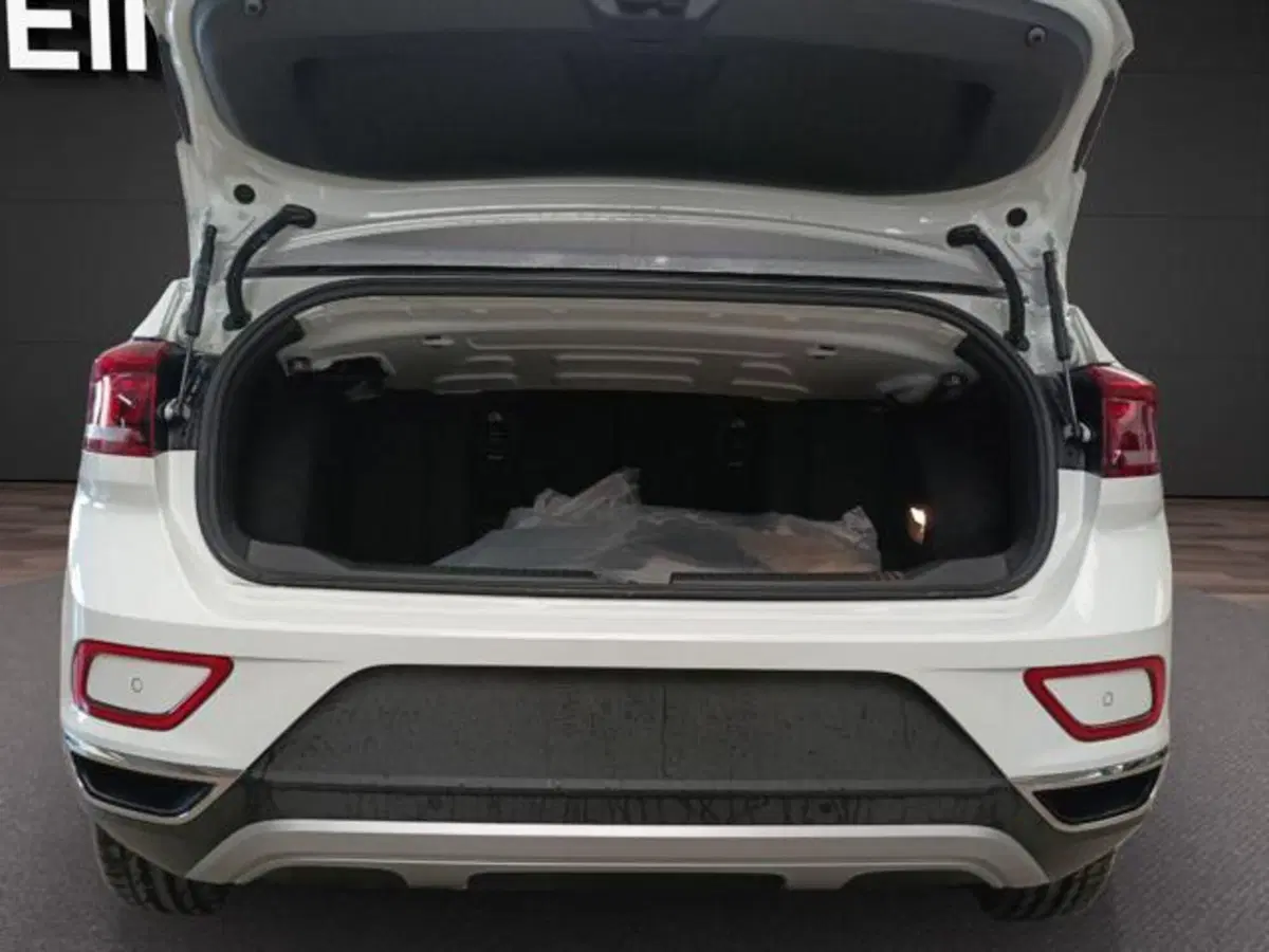 Volkswagen T-Roc Cabrio nuova a Milano (17)
