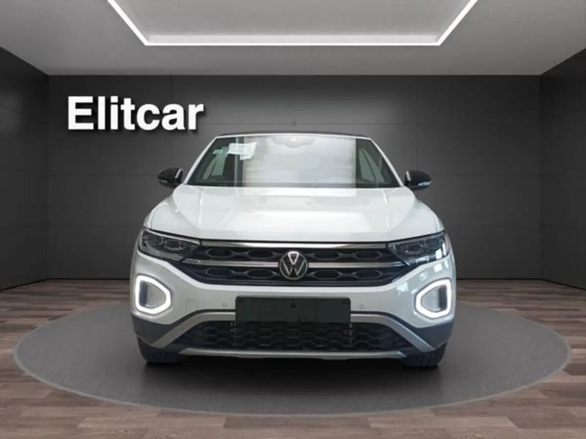 Volkswagen T-Roc Cabrio nuova a Milano (3)