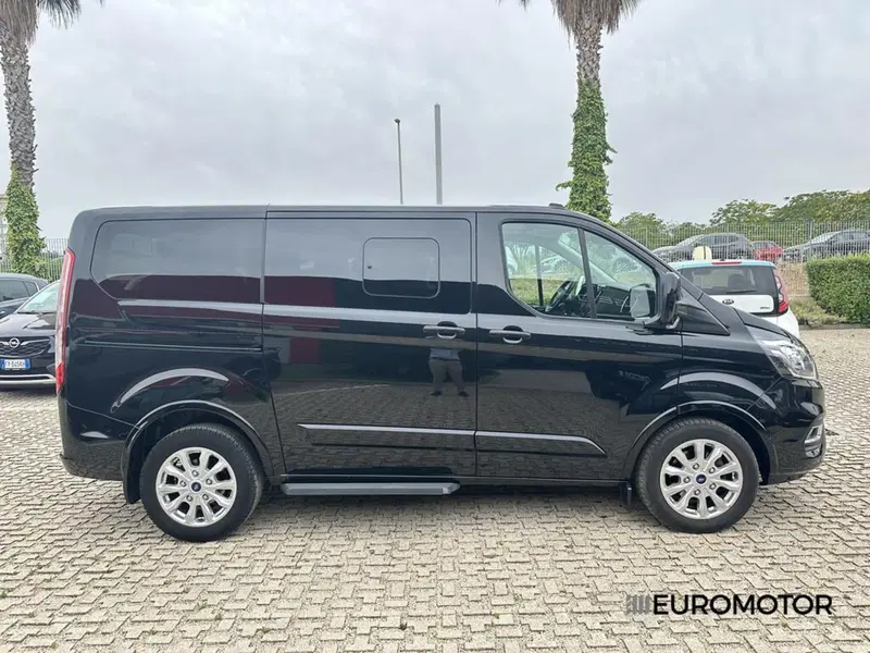 Ford Tourneo Custom usata a Bari (4)