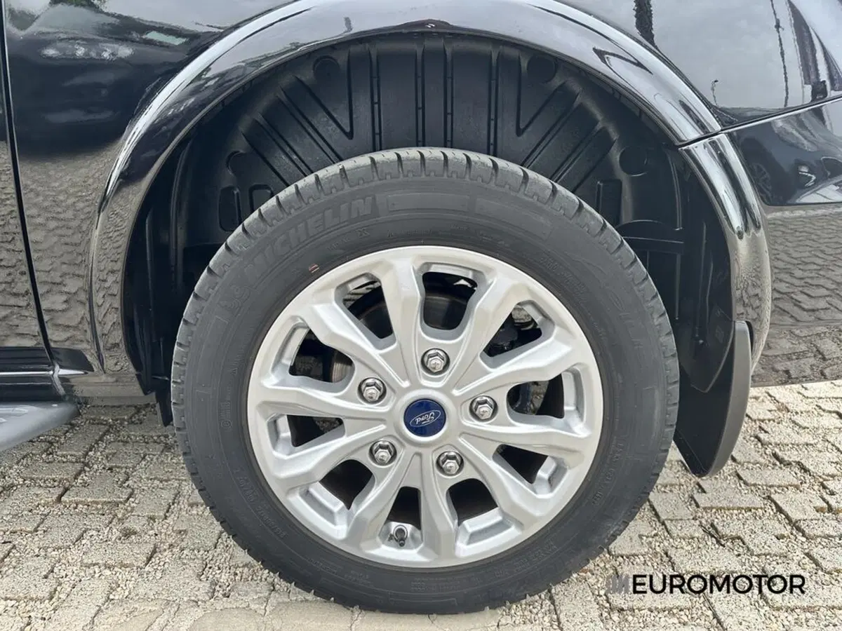 Ford Tourneo Custom usata a Bari (13)