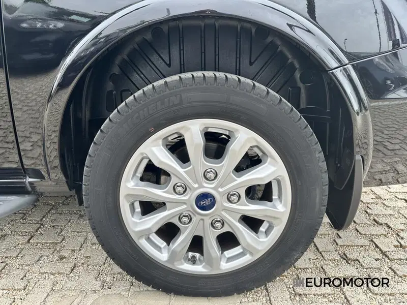 Ford Tourneo Custom usata a Bari (13)