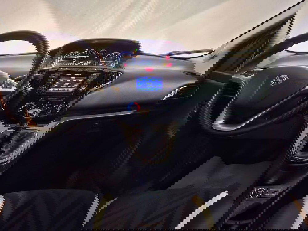 Lancia Ypsilon usata a Torino (10)