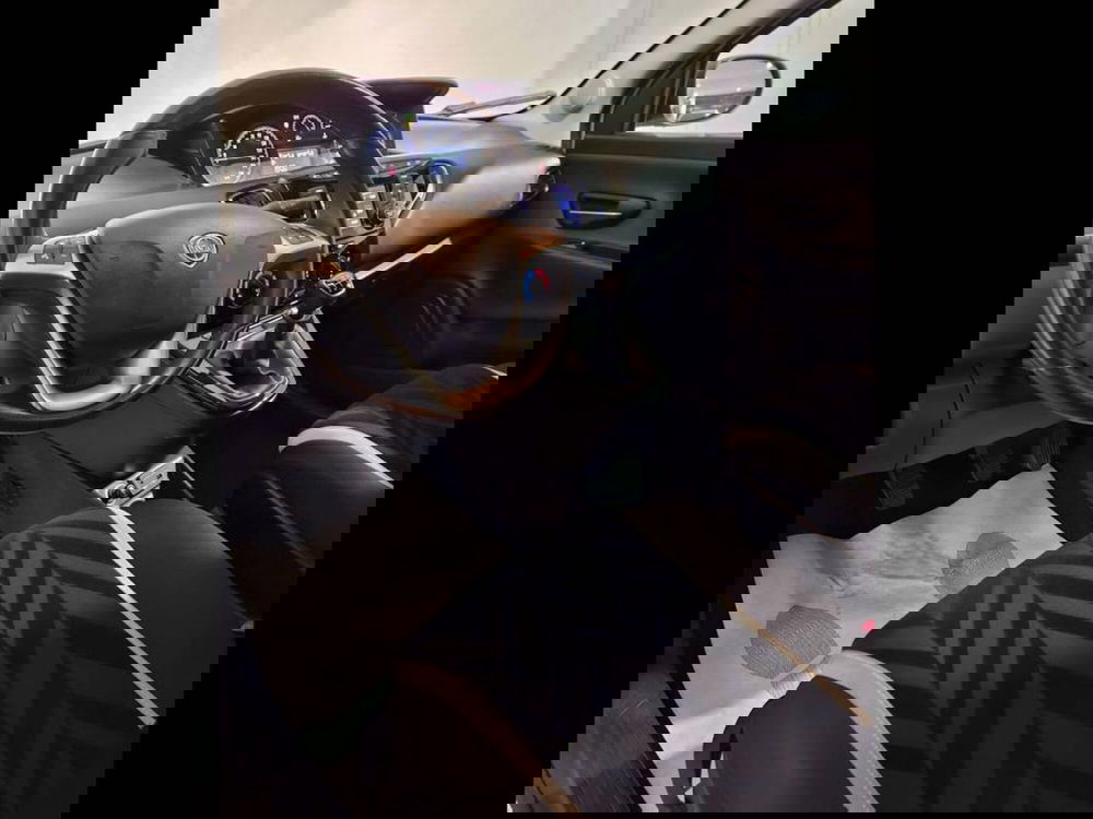 Lancia Ypsilon usata a Torino (11)