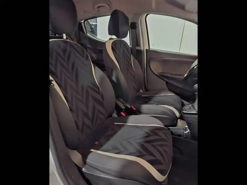 Lancia Ypsilon usata a Torino (13)