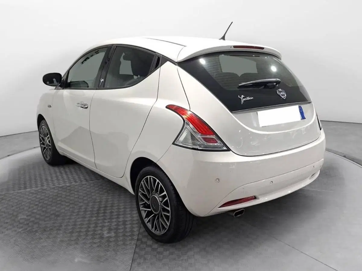 Lancia Ypsilon usata a Torino (4)