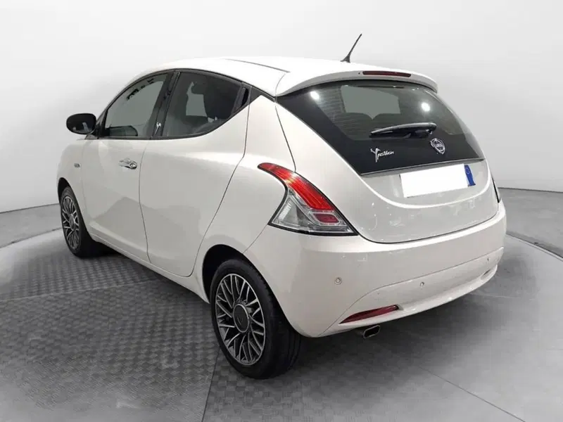 Lancia Ypsilon usata a Torino (4)