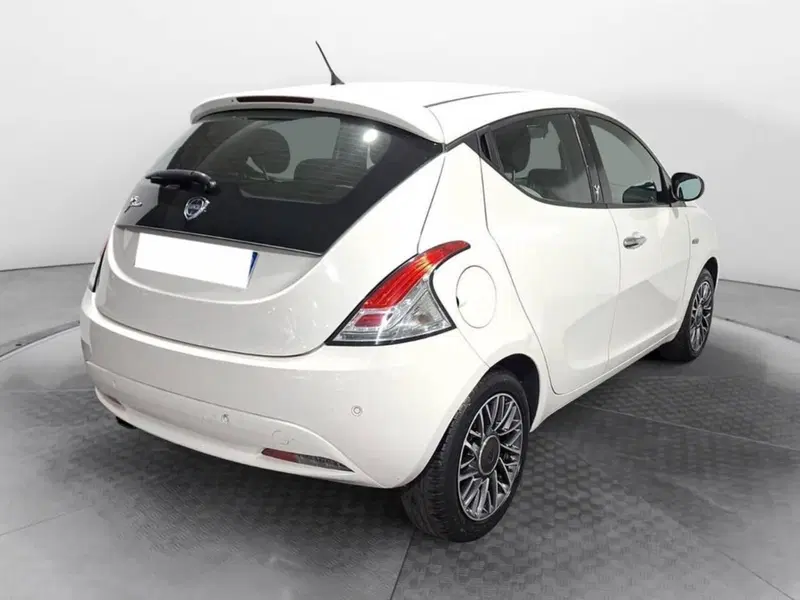 Lancia Ypsilon usata a Torino (6)