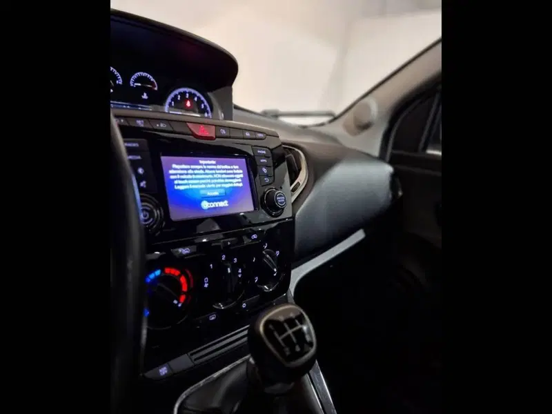 Lancia Ypsilon usata a Torino (8)