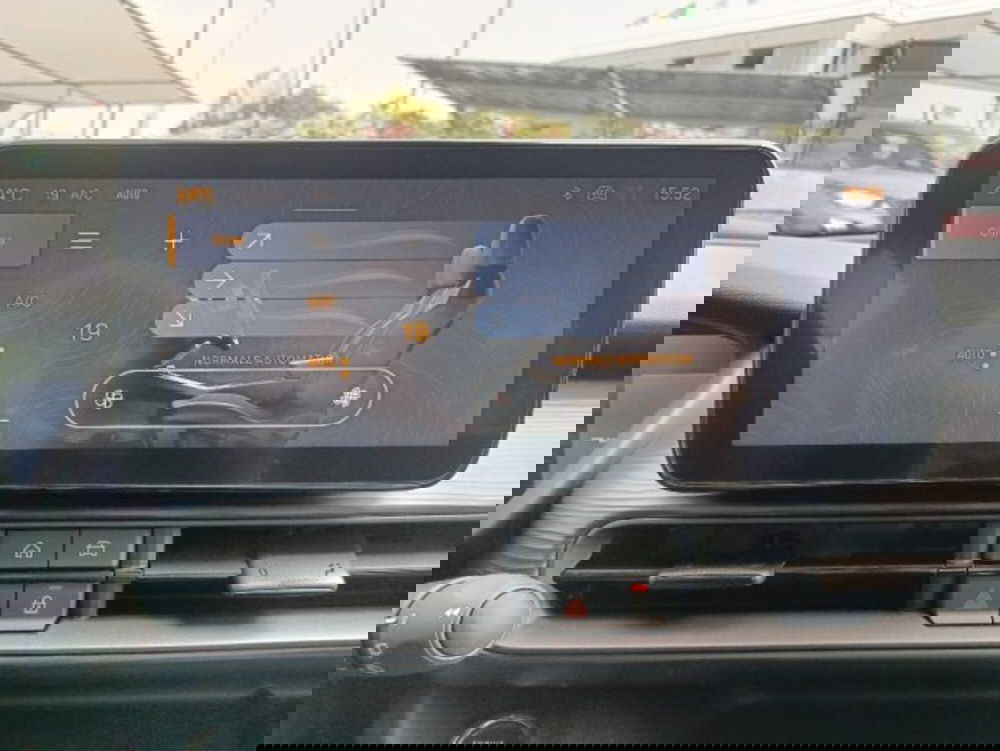 Jeep Avenger nuova a Brescia (14)