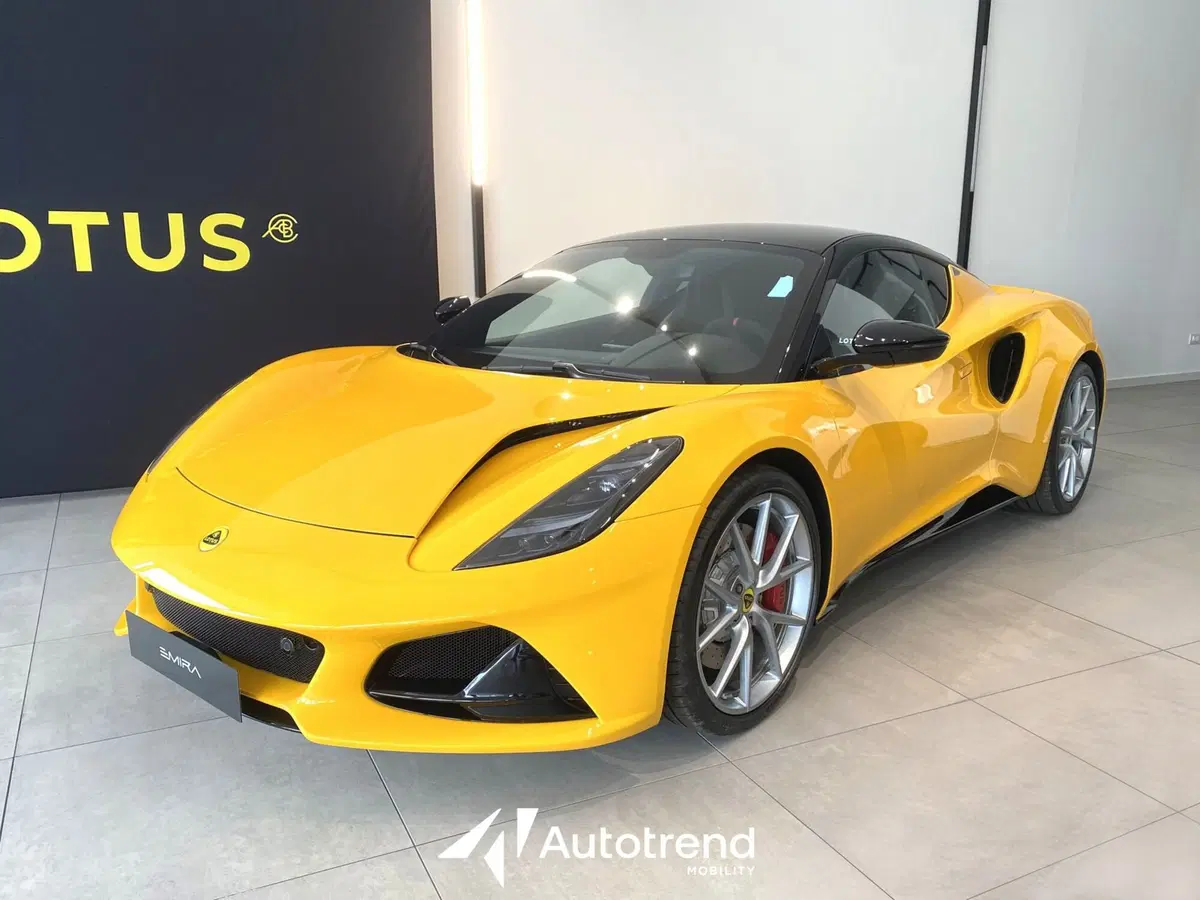 Lotus Emira usata a Bari