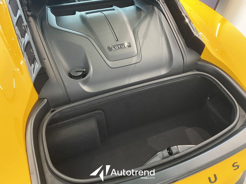 Lotus Emira usata a Bari (18)