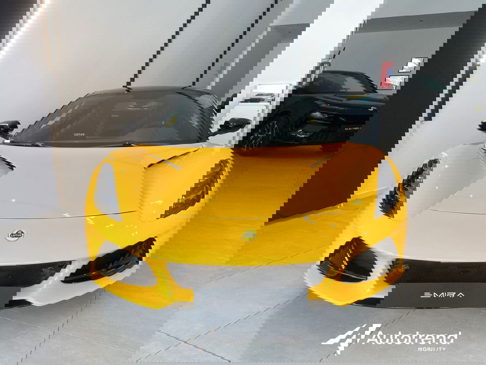 Lotus Emira usata a Bari (2)