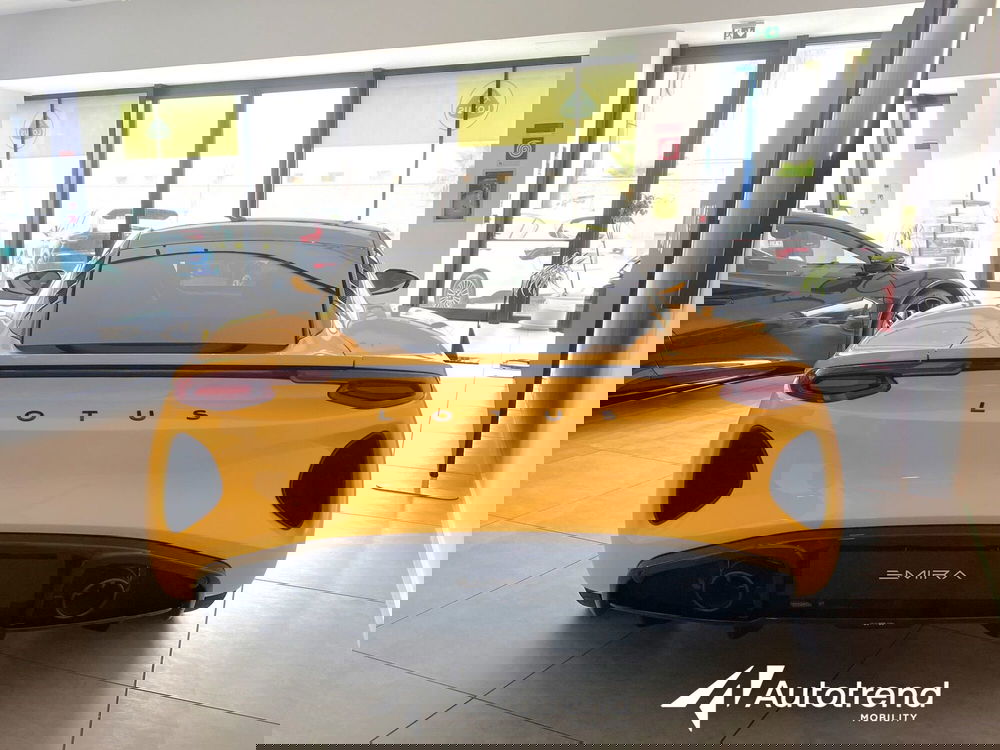 Lotus Emira usata a Bari (3)