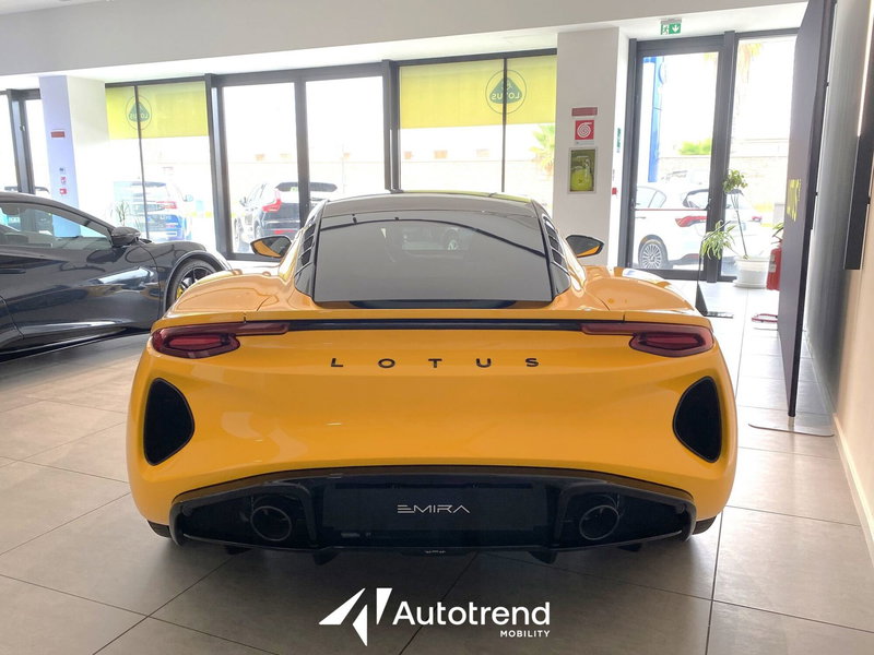 Lotus Emira usata a Bari (3)