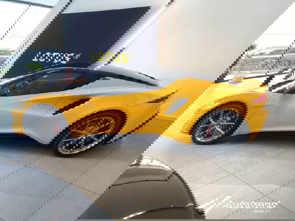 Lotus Emira usata a Bari (4)