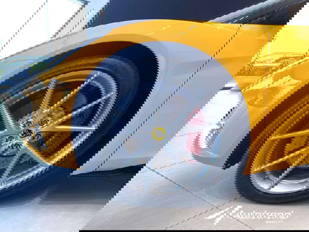 Lotus Emira usata a Bari (5)