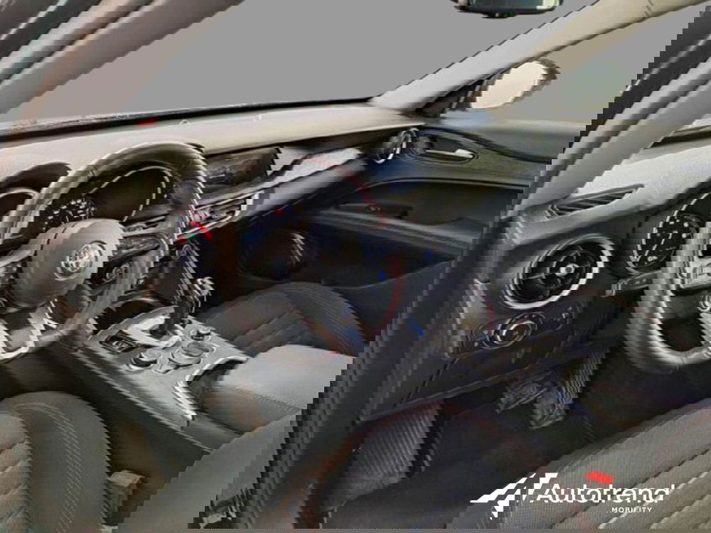 Alfa Romeo Stelvio usata a Bari (6)
