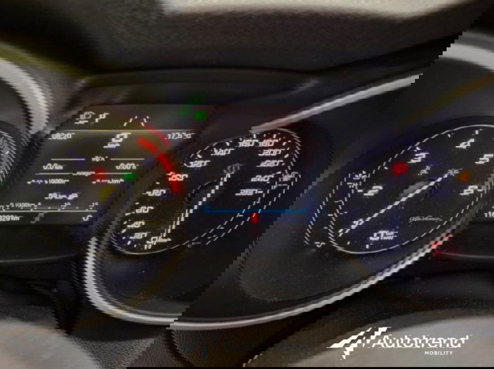 Alfa Romeo Stelvio usata a Bari (7)