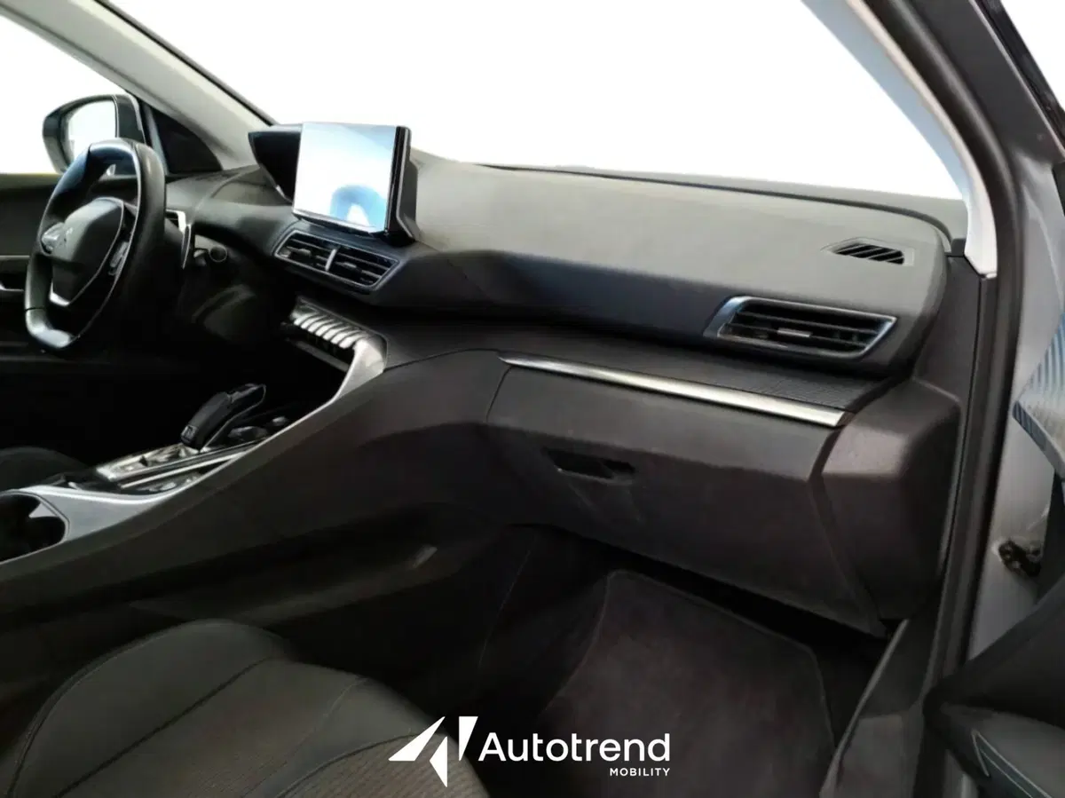 Peugeot 3008 usata a Bari (9)