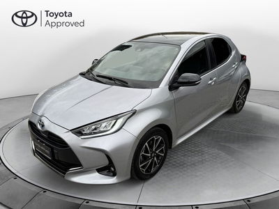 Toyota Yaris 1.5 Hybrid 5 porte Lounge del 2021 usata a Como