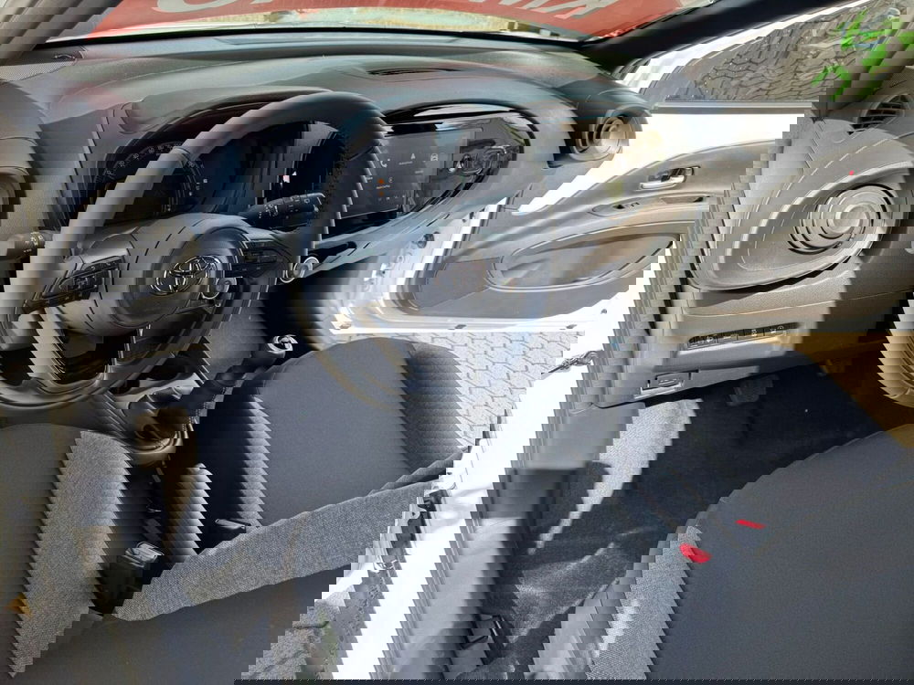 Toyota Aygo X nuova a Como (10)