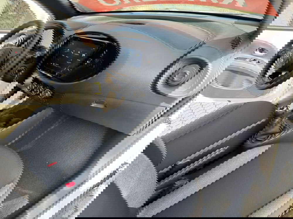 Toyota Aygo X nuova a Como (6)