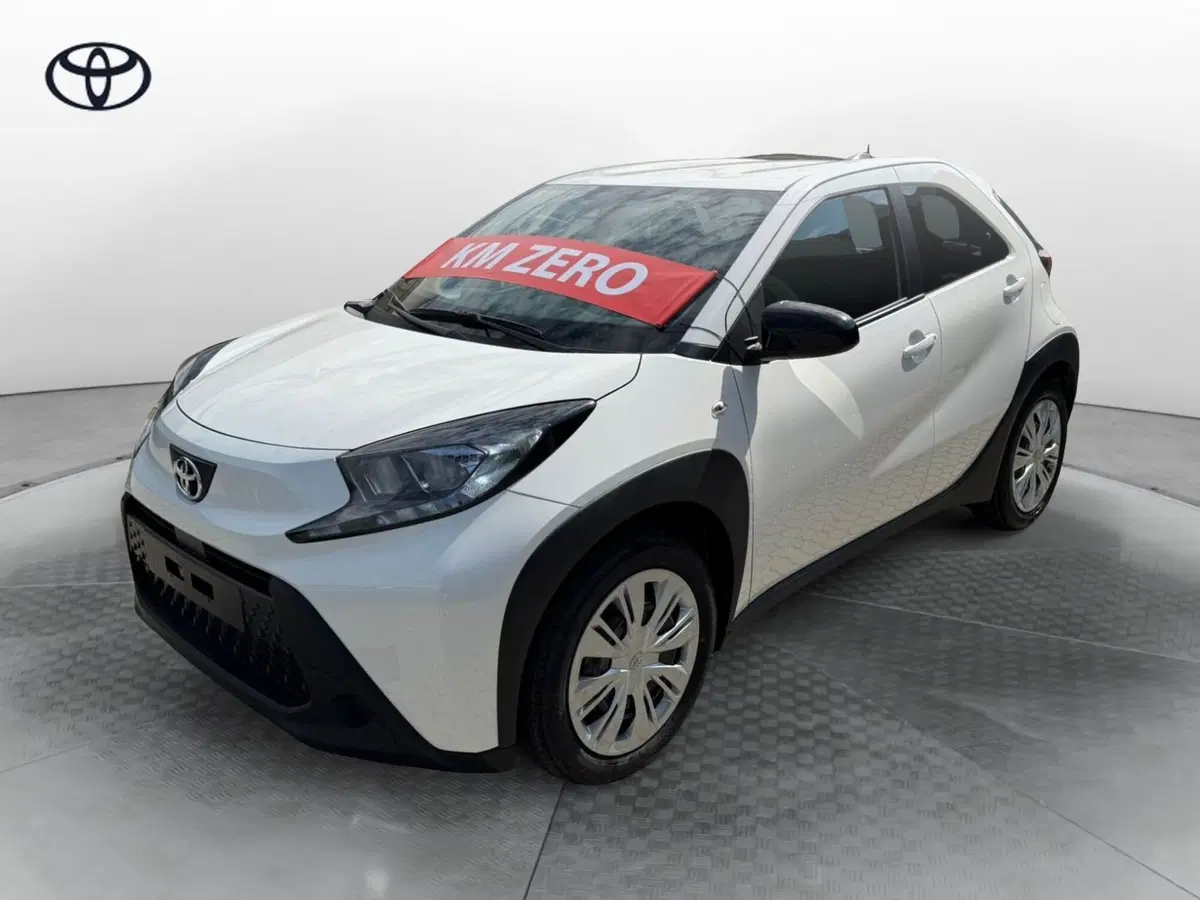 Toyota Aygo X nuova a Como