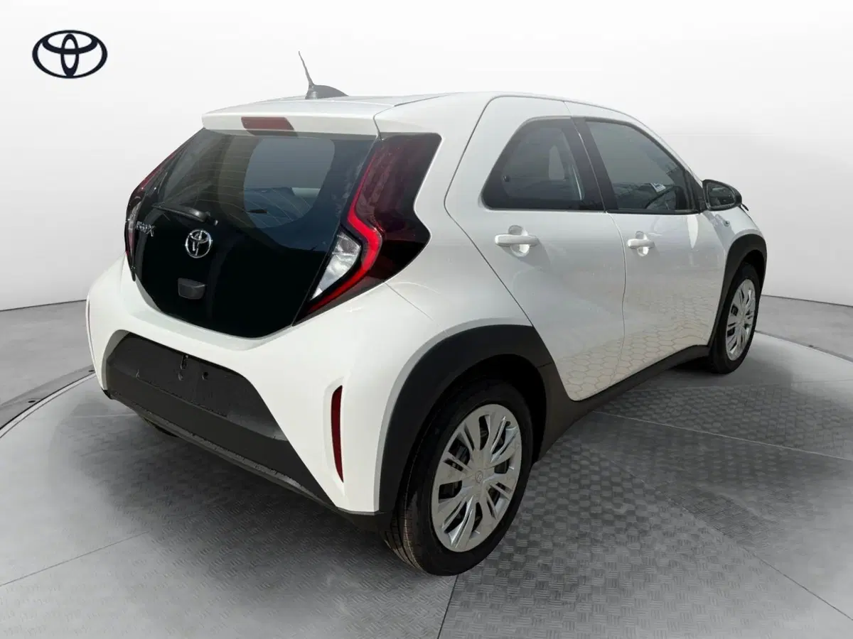 Toyota Aygo X nuova a Como (11)