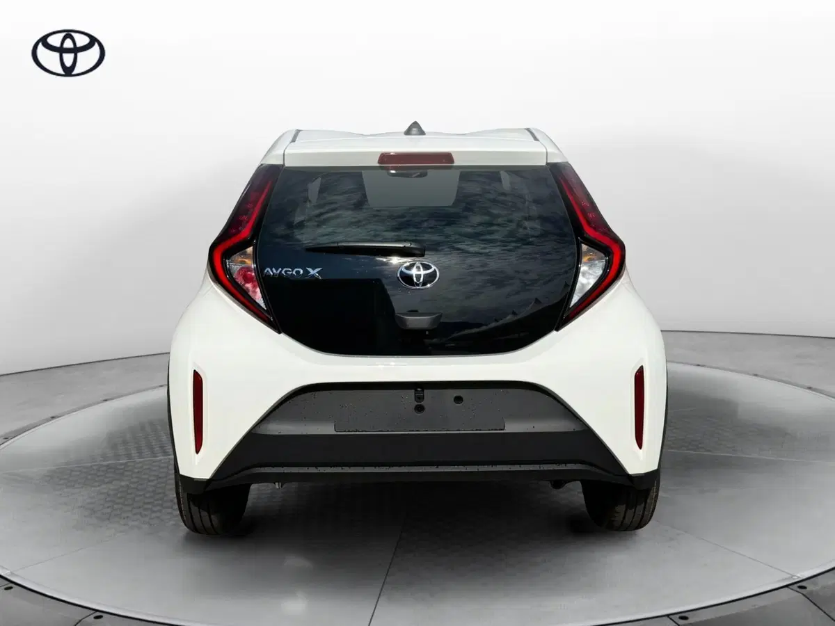 Toyota Aygo X nuova a Como (4)