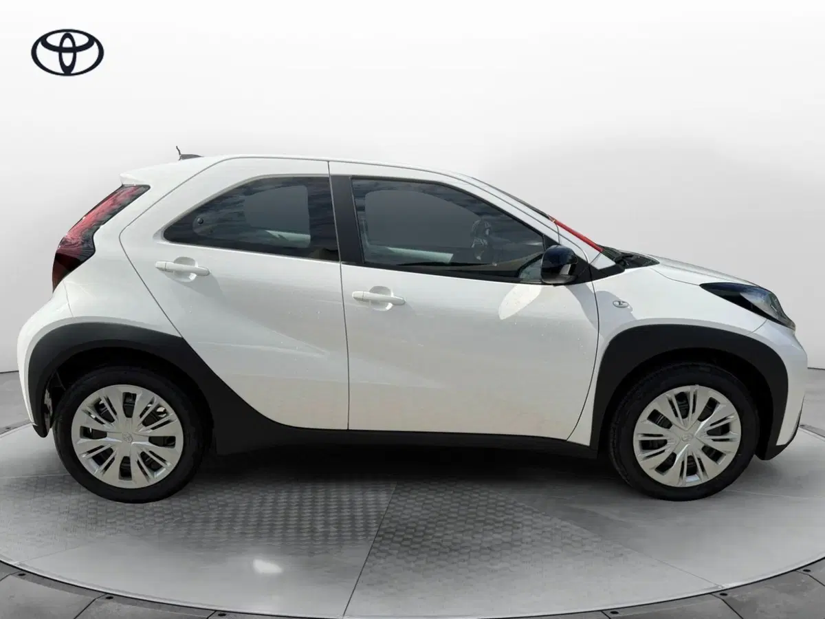 Toyota Aygo X nuova a Como (8)
