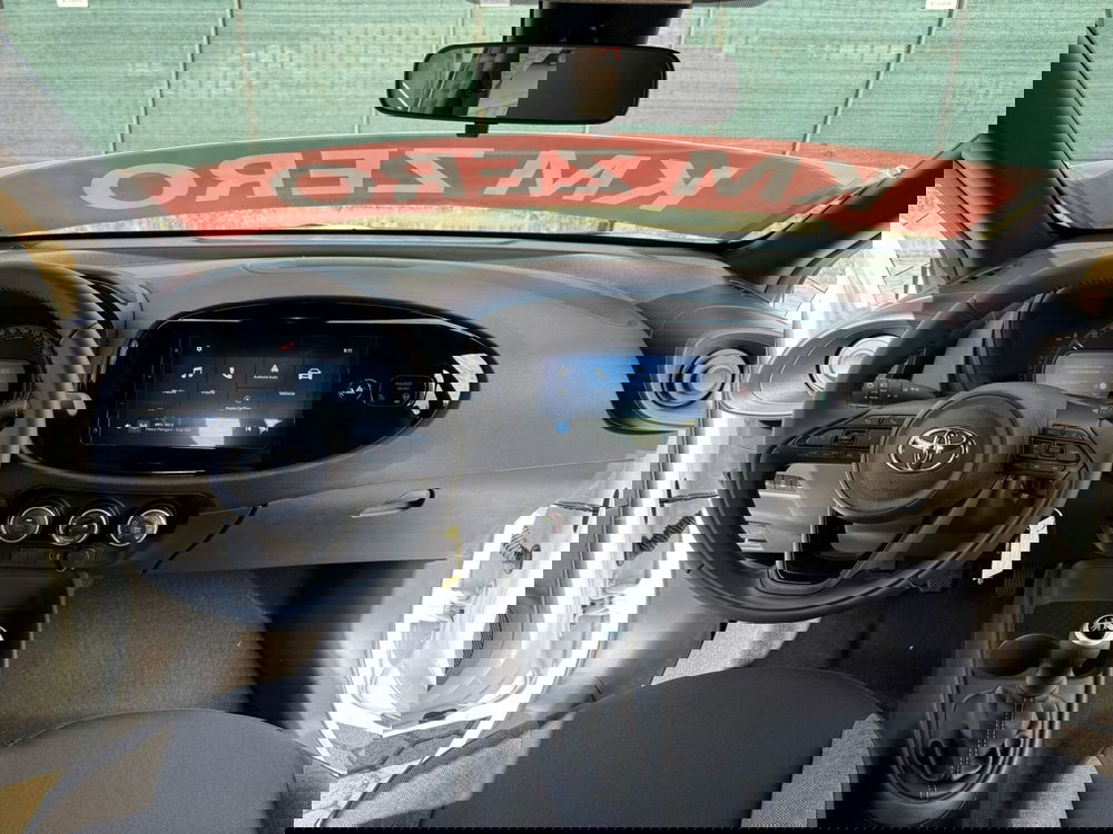 Toyota Aygo X nuova a Como (8)