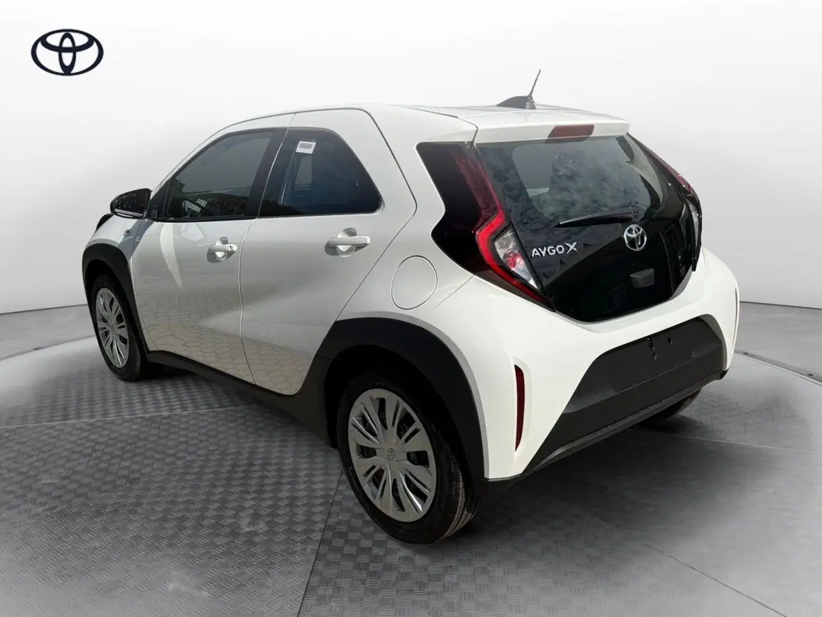 Toyota Aygo X nuova a Como (14)