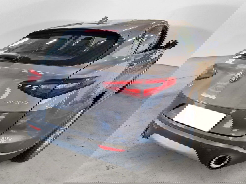 Alfa Romeo Stelvio usata a Salerno (3)