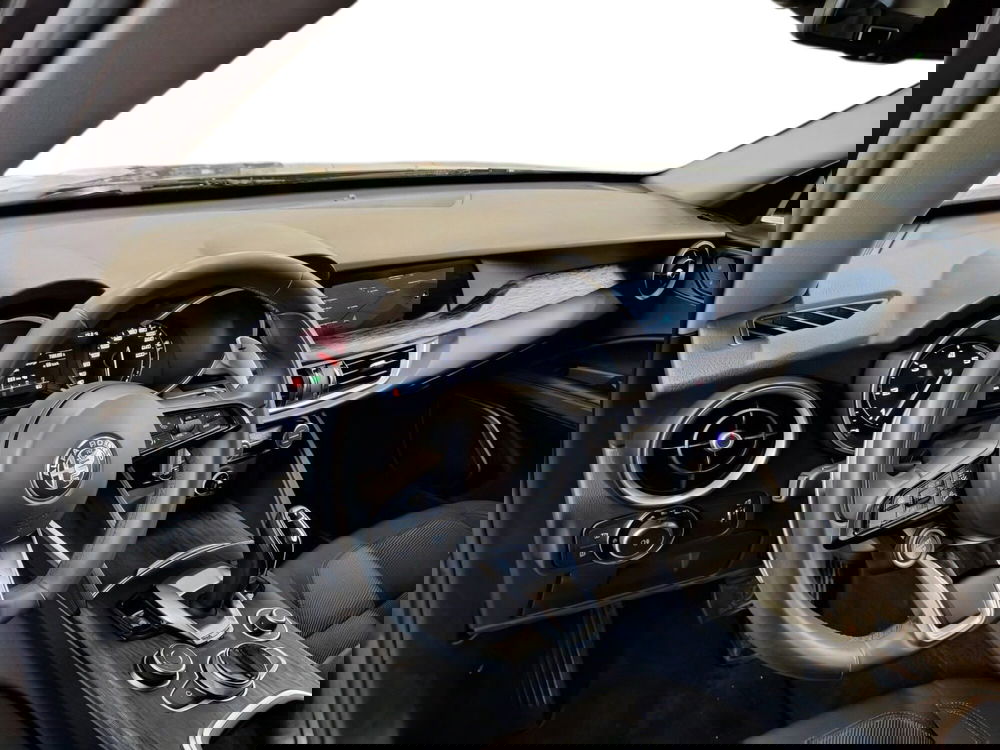 Alfa Romeo Stelvio usata a Salerno (9)