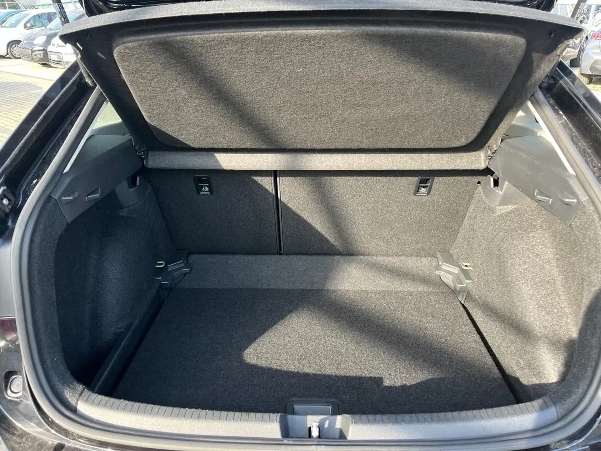 Volkswagen Taigo usata a Milano (10)