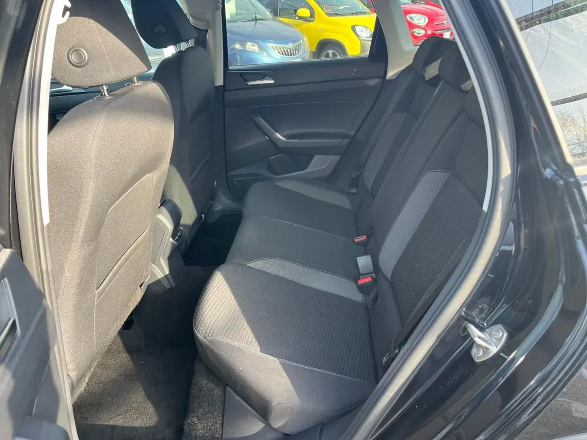 Volkswagen Taigo usata a Milano (14)