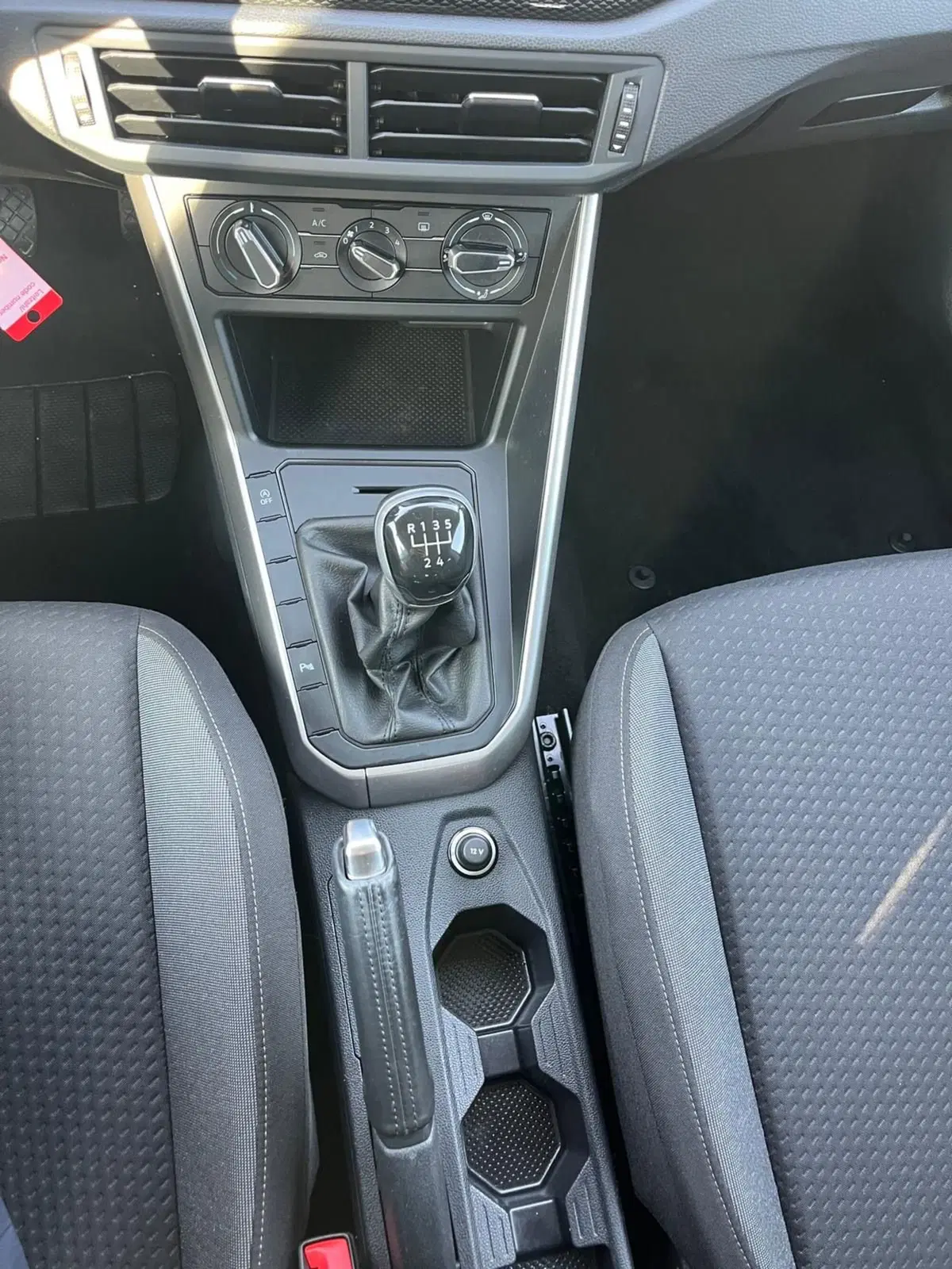 Volkswagen Taigo usata a Milano (17)