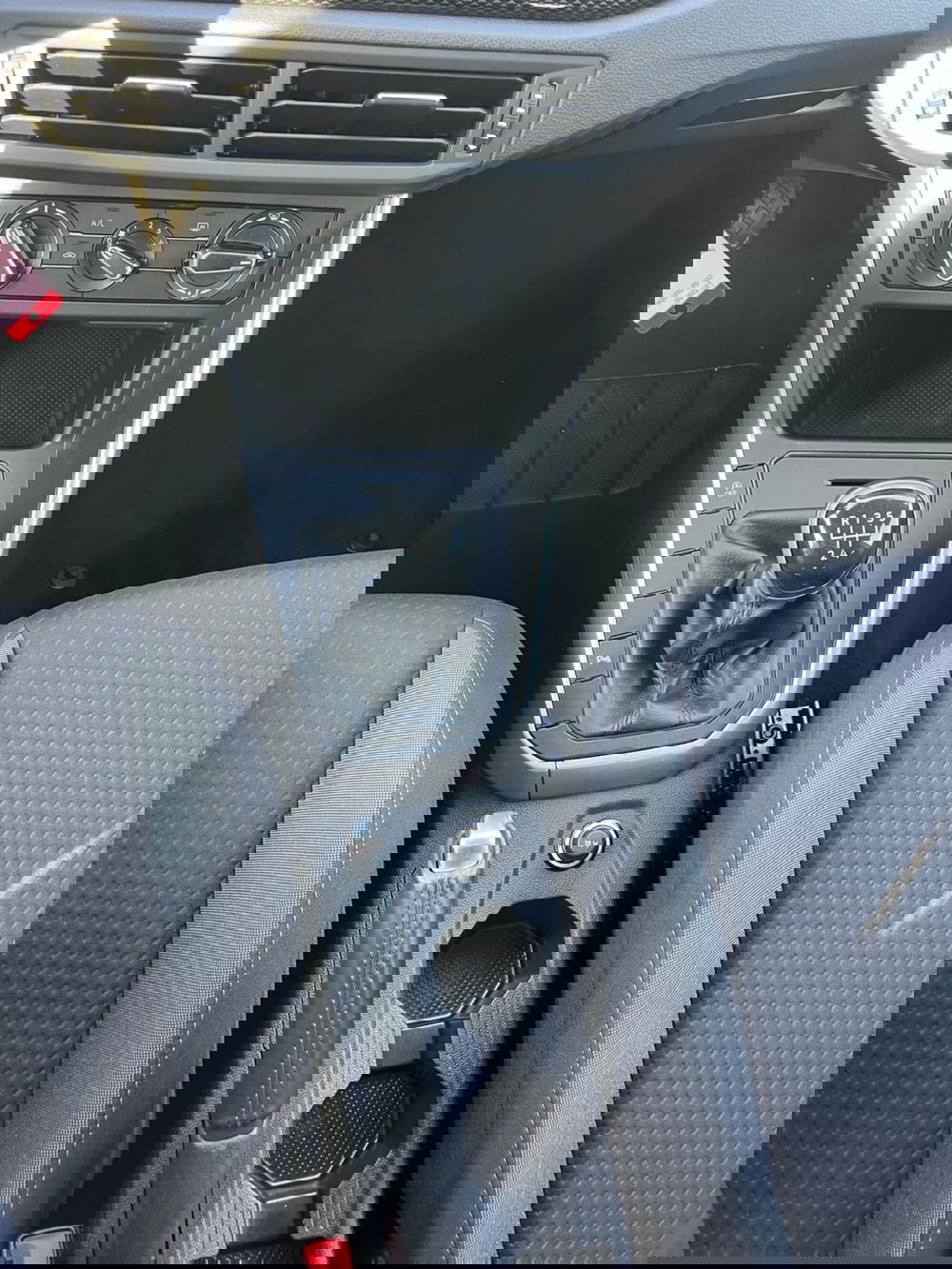 Volkswagen Taigo usata a Milano (17)